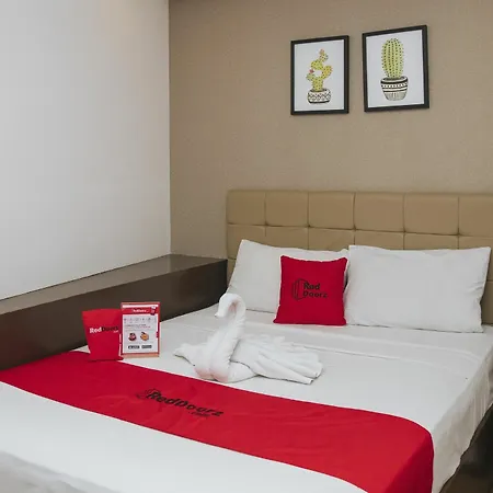 Reddoorz Plus @ Balagtas Makati